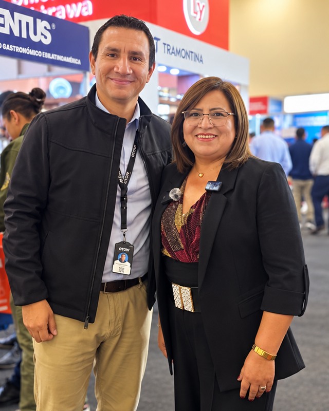 Sandra Cárdenas junto a su mentor Renato Navarro