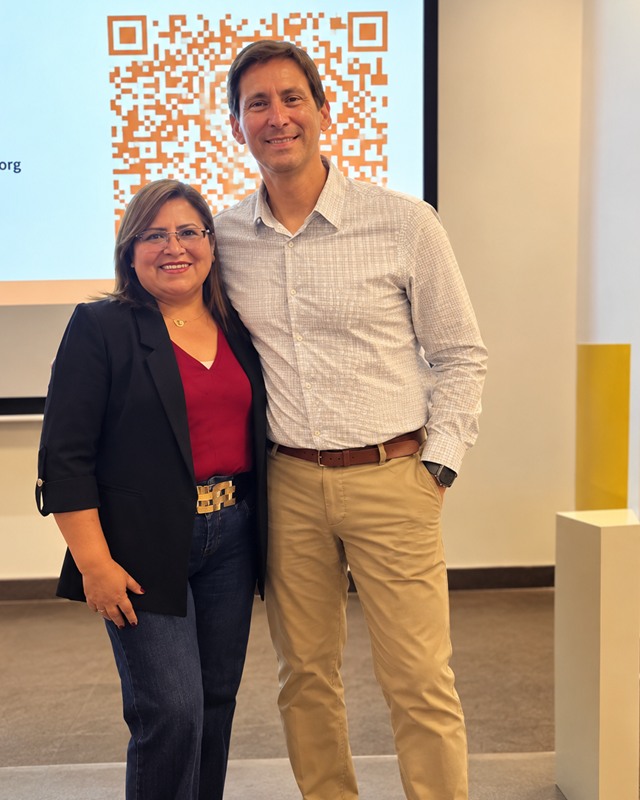 Sandra Cárdenas junto a su mentor Rubén Sánchez